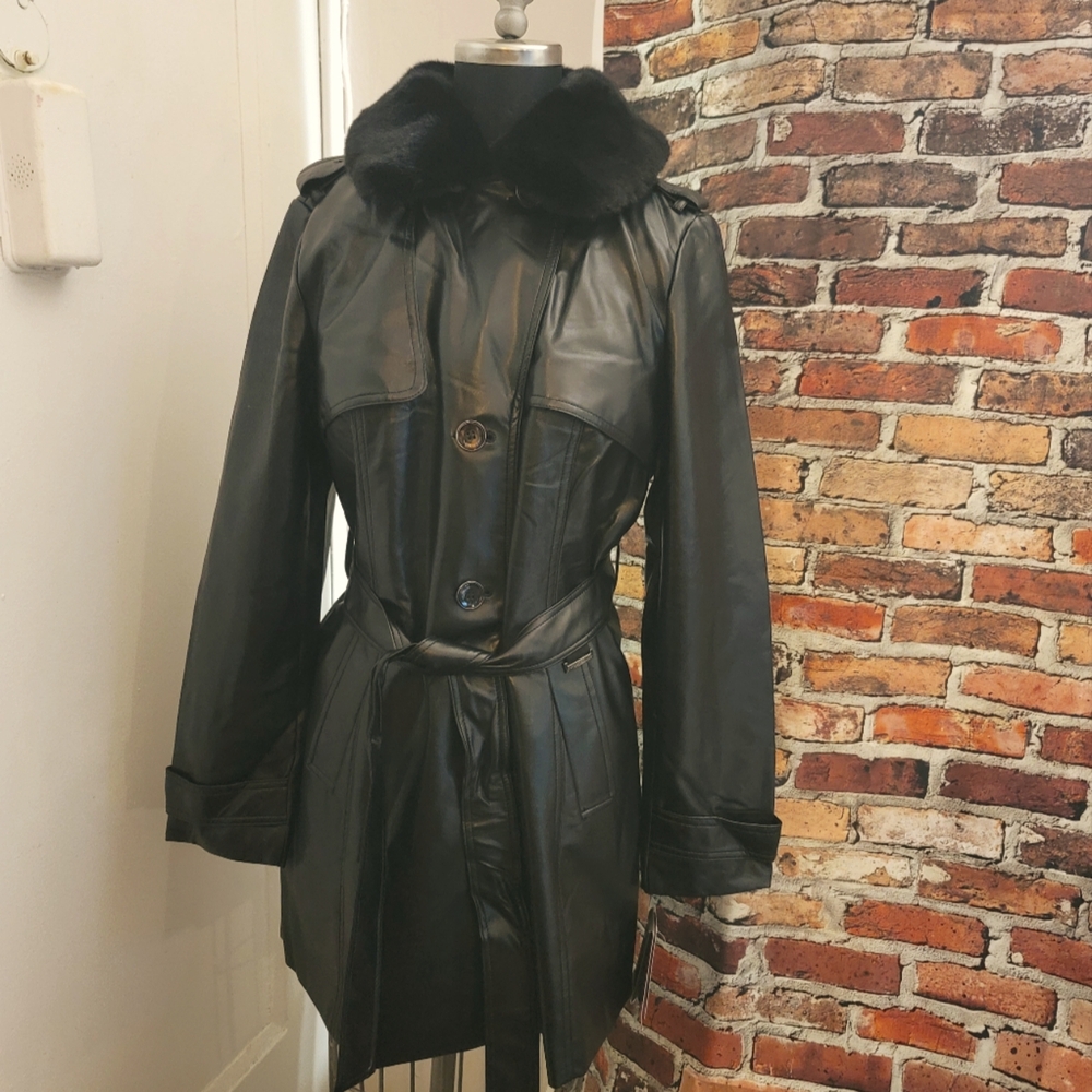 Vince Camuto Womans Black Faux leather  Trench Coat Detachable Collar